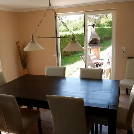 Haus Am Jaardenhug In Fuer 7 Pers Utersum